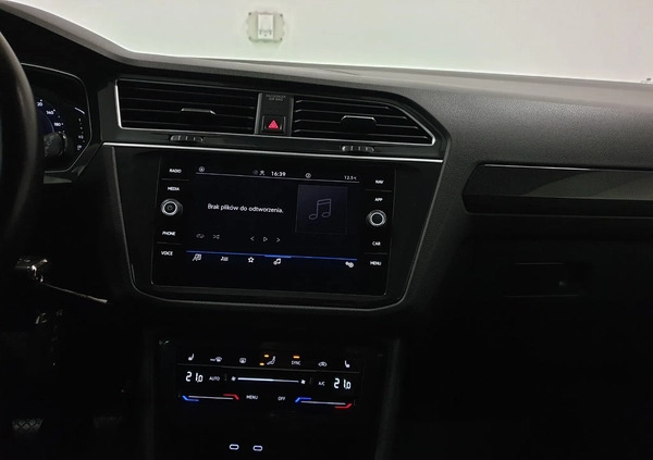 Volkswagen Tiguan cena 124999 przebieg: 126000, rok produkcji 2022 z Debrzno małe 781